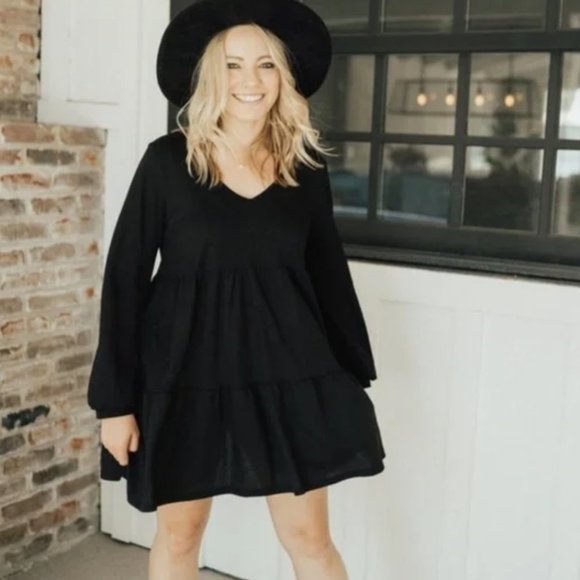 Carly Jean Los Angeles Dresses & Skirts - Carly Jean Los Angeles CJLA Blaine Babydoll Dress Black Tiered Dress Size Large